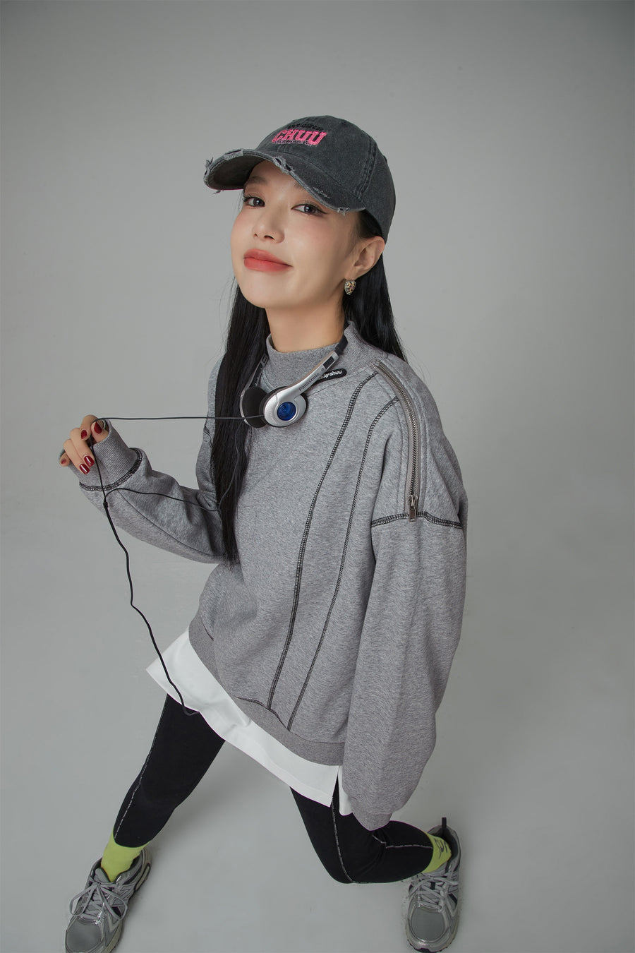 CHUU Babe Half Turtleneck Loose Fit Sweatshirt