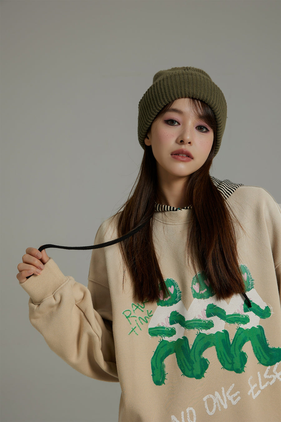 CHUU Cartoon Round Loose Fit Sweatshirt