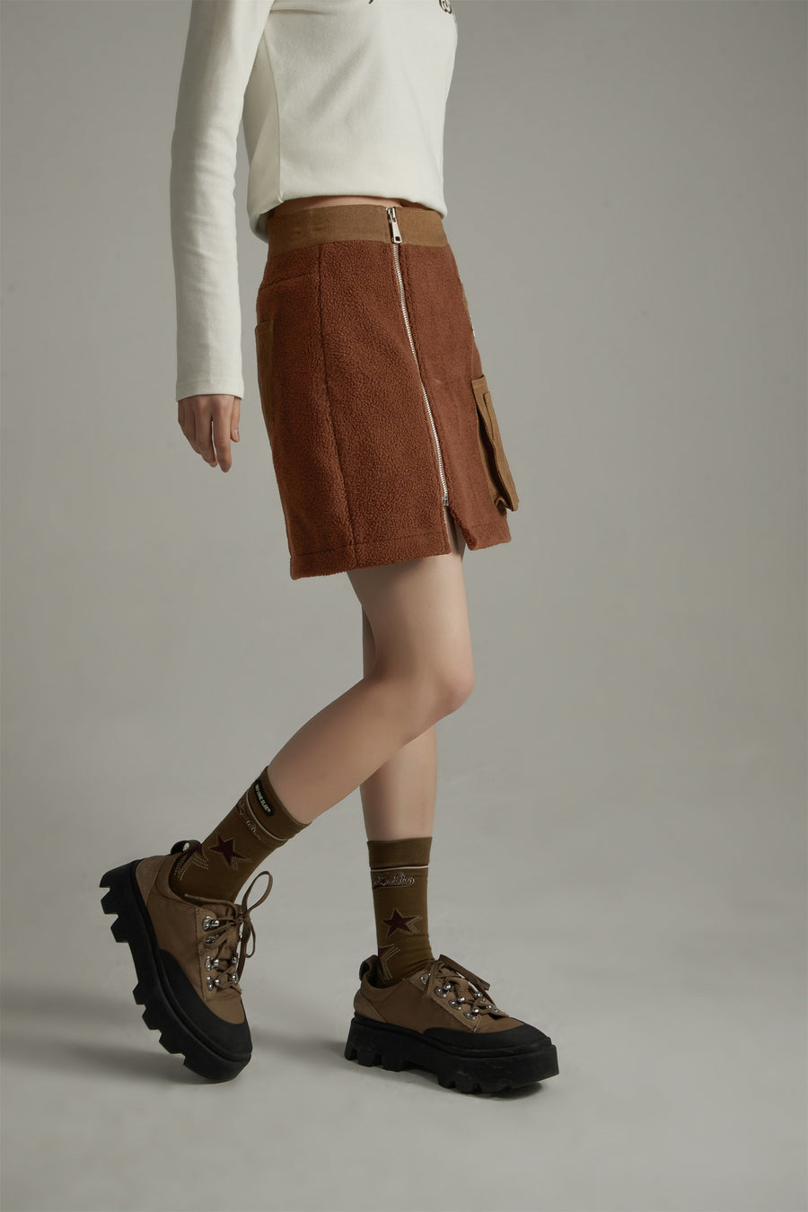 CHUU Pocket Fleece Mini Skirt