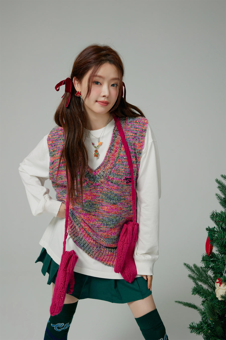 CHUU Your Favorite Gift Big V Neck Vest