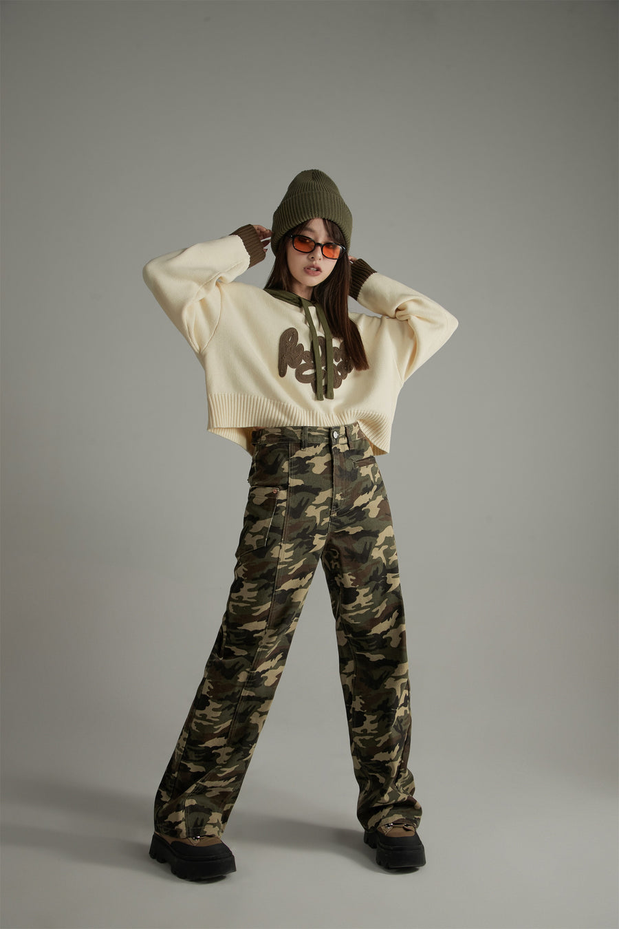 CHUU Camouflage Straight Casual Pants