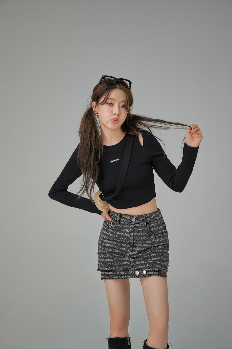 CHUU Slit Shoulder Long Sleeve Crop Top