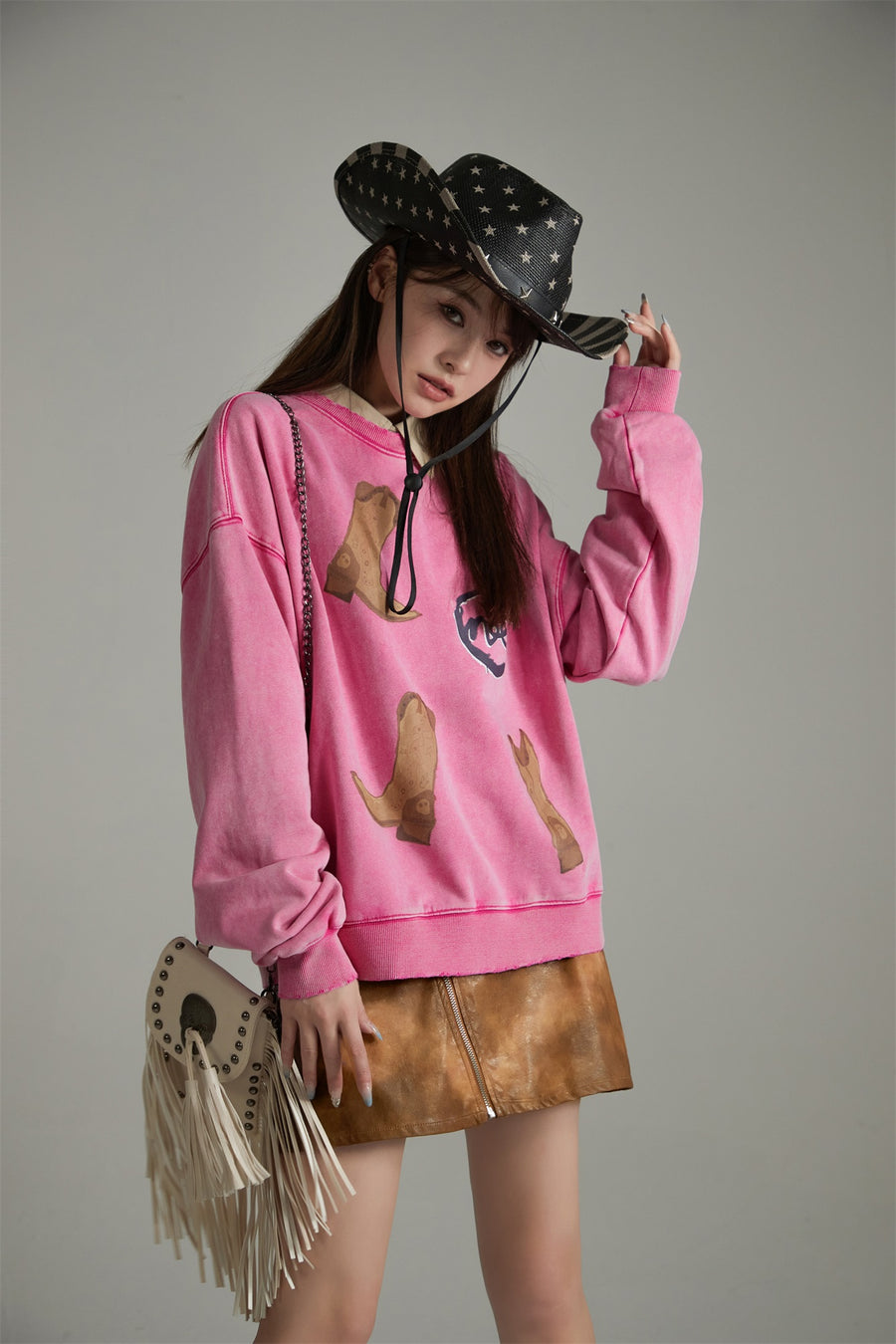 CHUU Boot Print Loose Fit Sweater