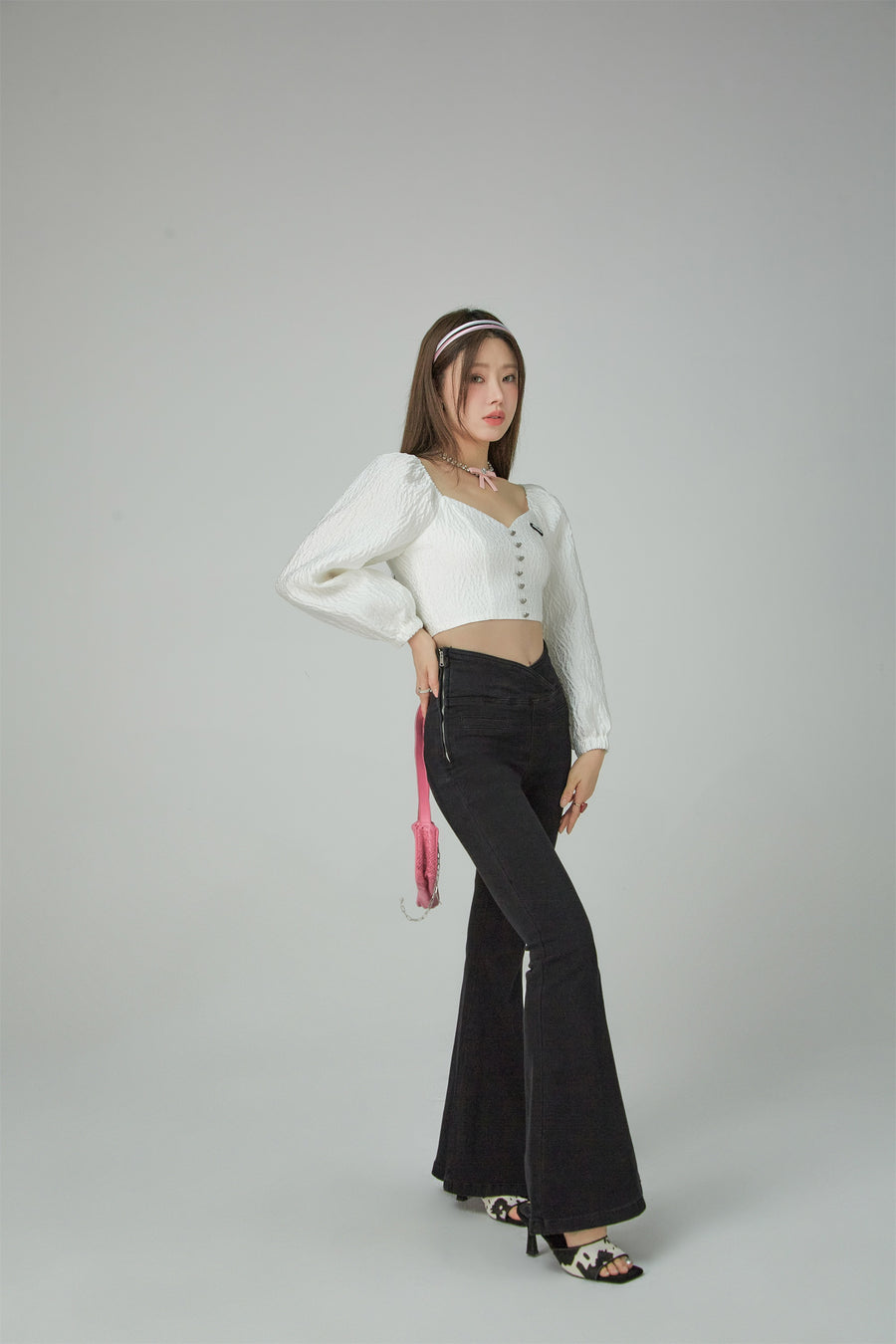 CHUU Independent Damsel Off-The-Shoulder Blouse