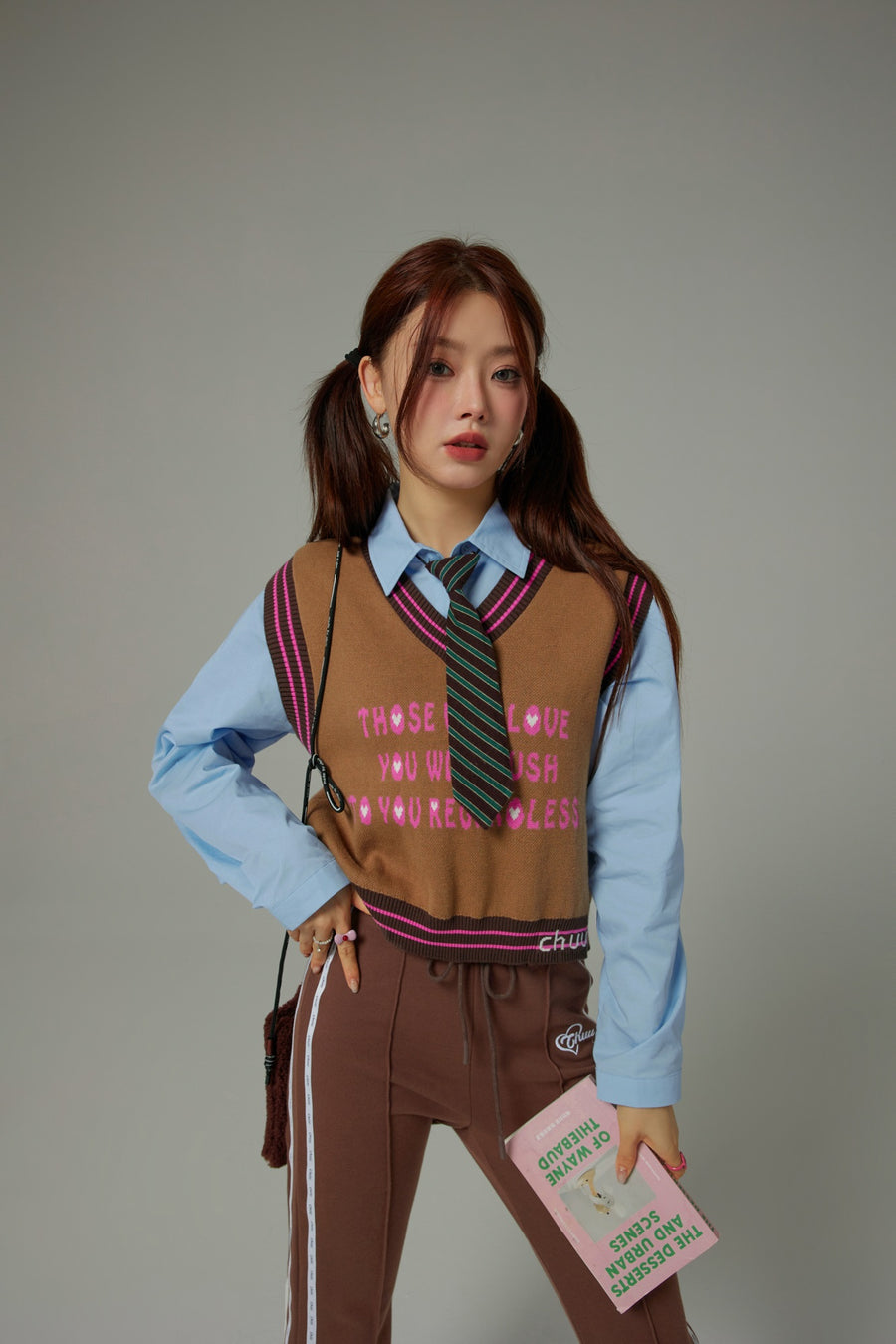 CHUU Those Who Love You V-Neck Knit Vest