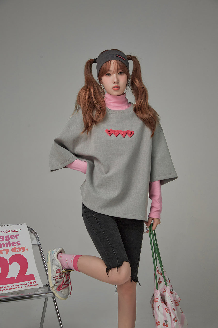 CHUU Chuu Sweet Heart Round Neck T-Shirt