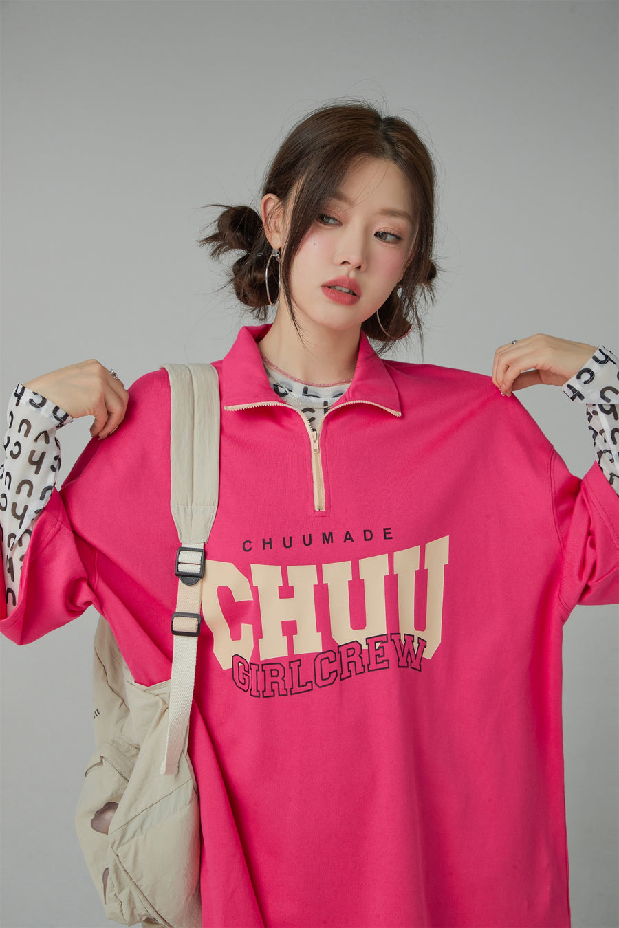 CHUU Girl Crew Half Zip-Up Loose Fit T-Shirt