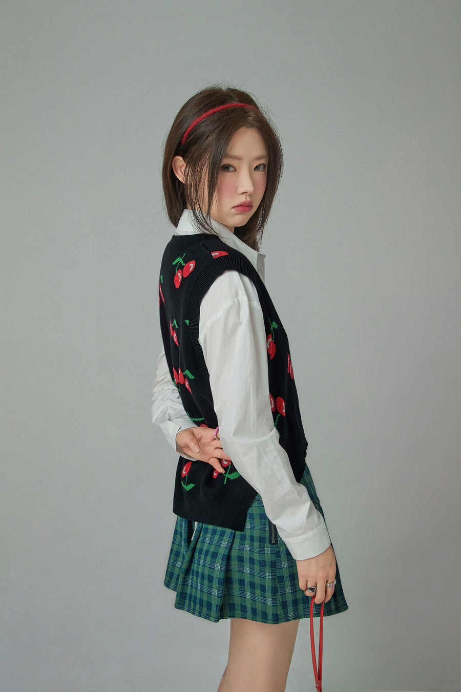 CHUU Cherry V-Neck Best Knit Sweater