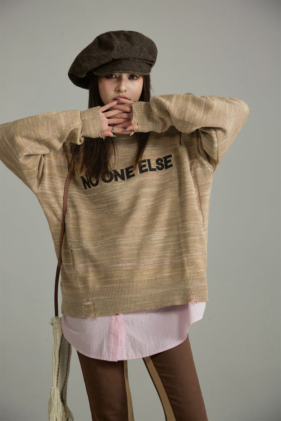 CHUU Noe Logo Loose Fit Knit Sweater