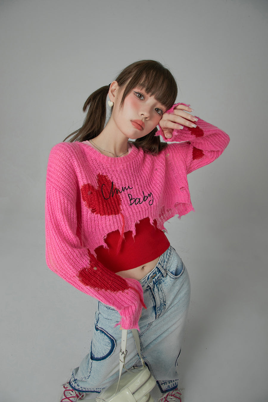 CHUU Distressed Heart Cropped Knit Sweater