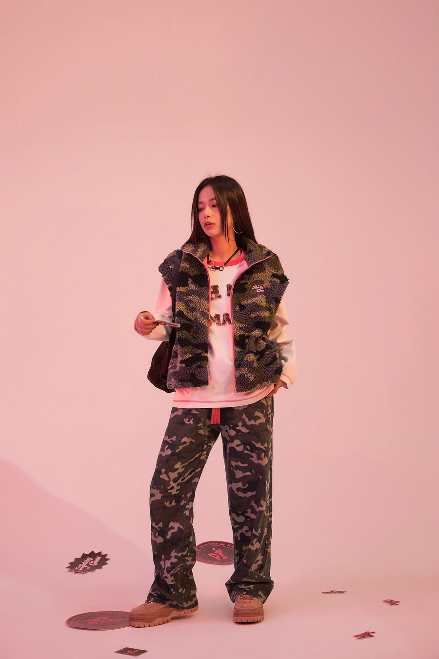 CHUU Hear You Say My Name Camouflage Fleece Loose Vest