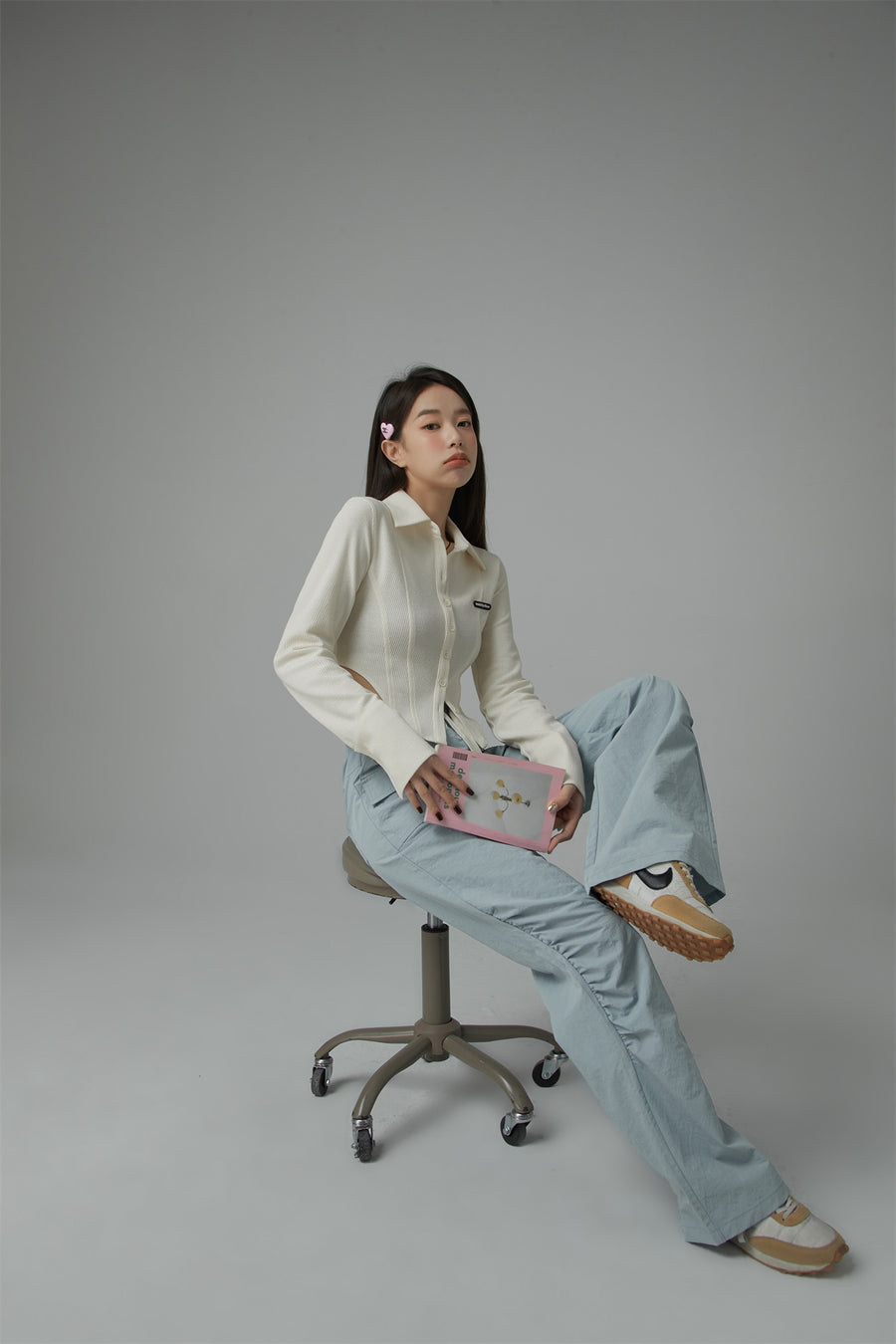 CHUU Logo Embroidered Cropped Shirt