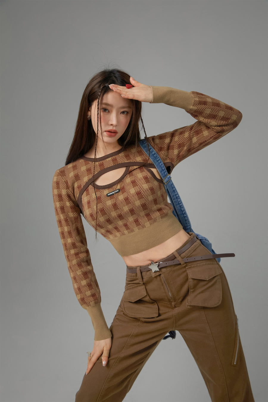 CHUU 2-Layers Chest Cutout Check Knit Sweater