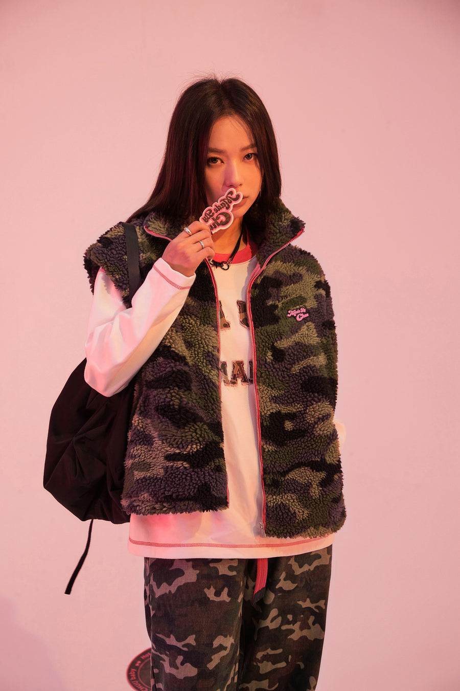 CHUU Hear You Say My Name Camouflage Fleece Loose Vest