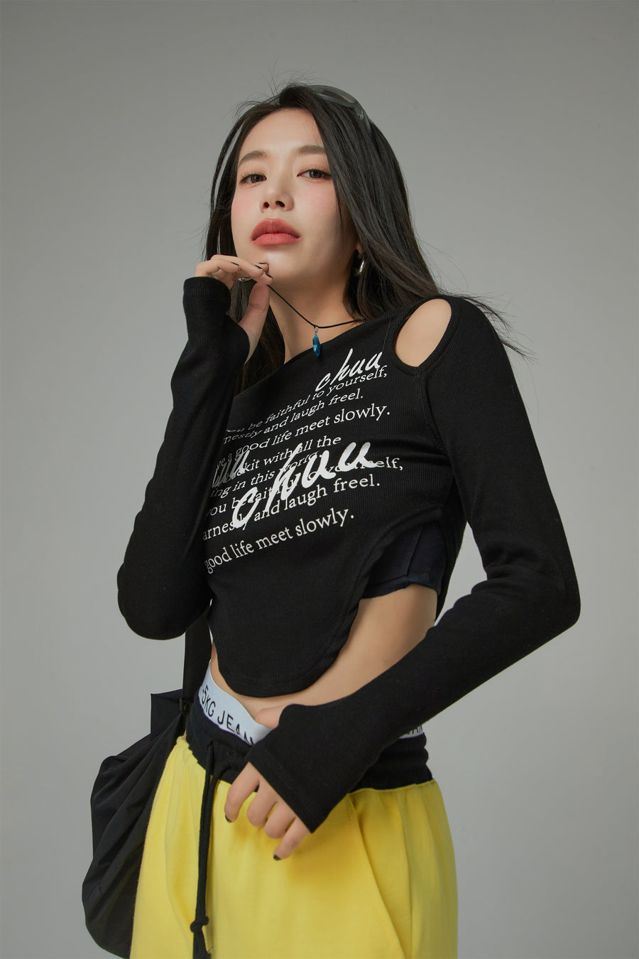 CHUU Shoulder Cut Outs Cropped T-Shirt