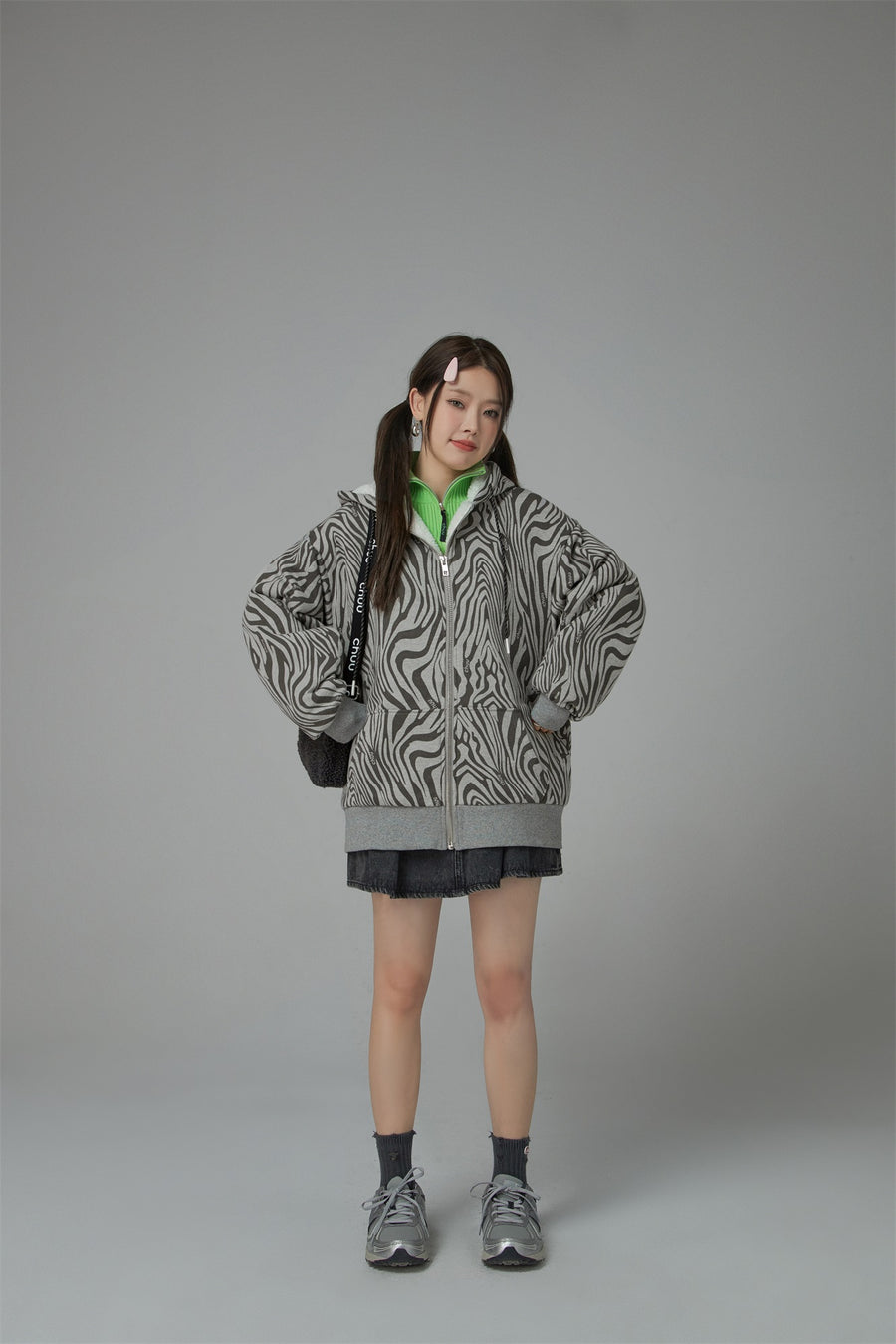 CHUU Zebra Loose Fit Dumble Jacket