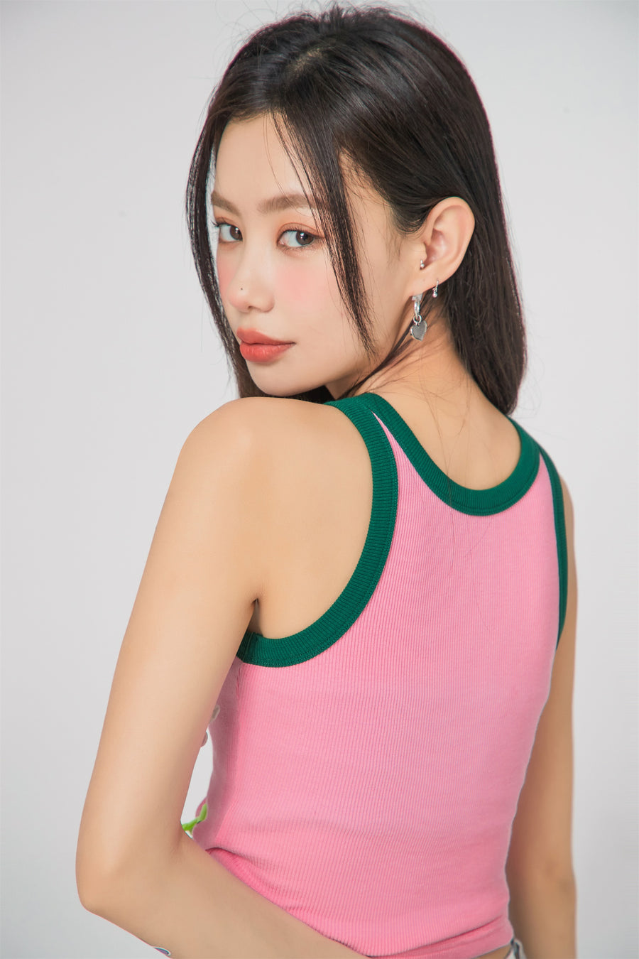 CHUU Color Matching Simple Logo Sleeveless Top