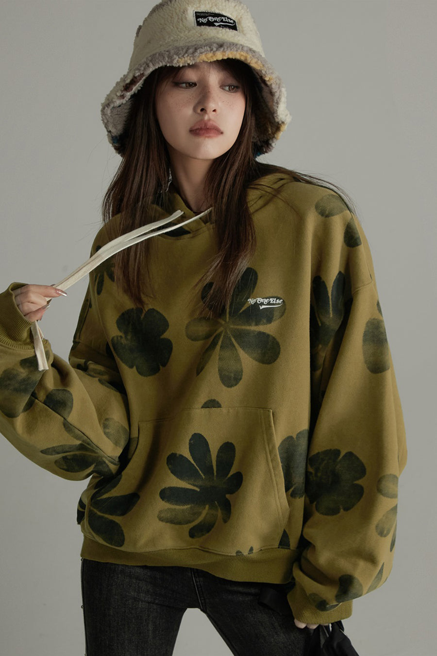 CHUU Flower Loose Fit Hoodie