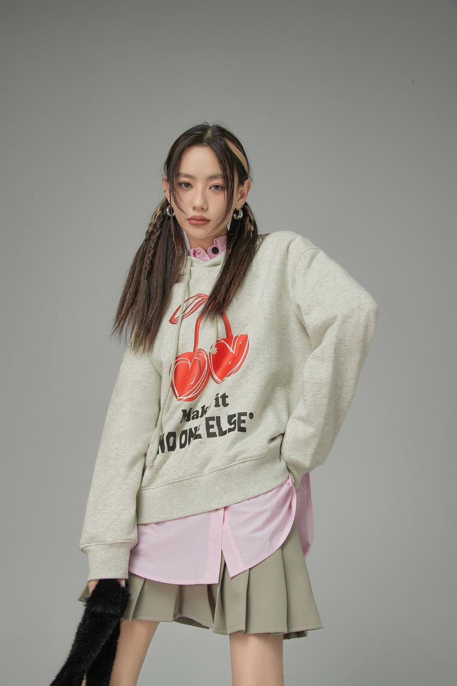 CHUU Spring Cherries Printed Hoodie