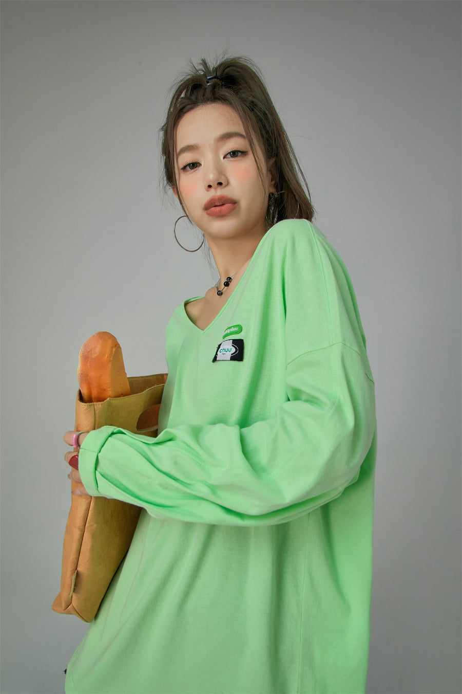 CHUU Off-Shoulder V Neck Loose Fit T-Shirt