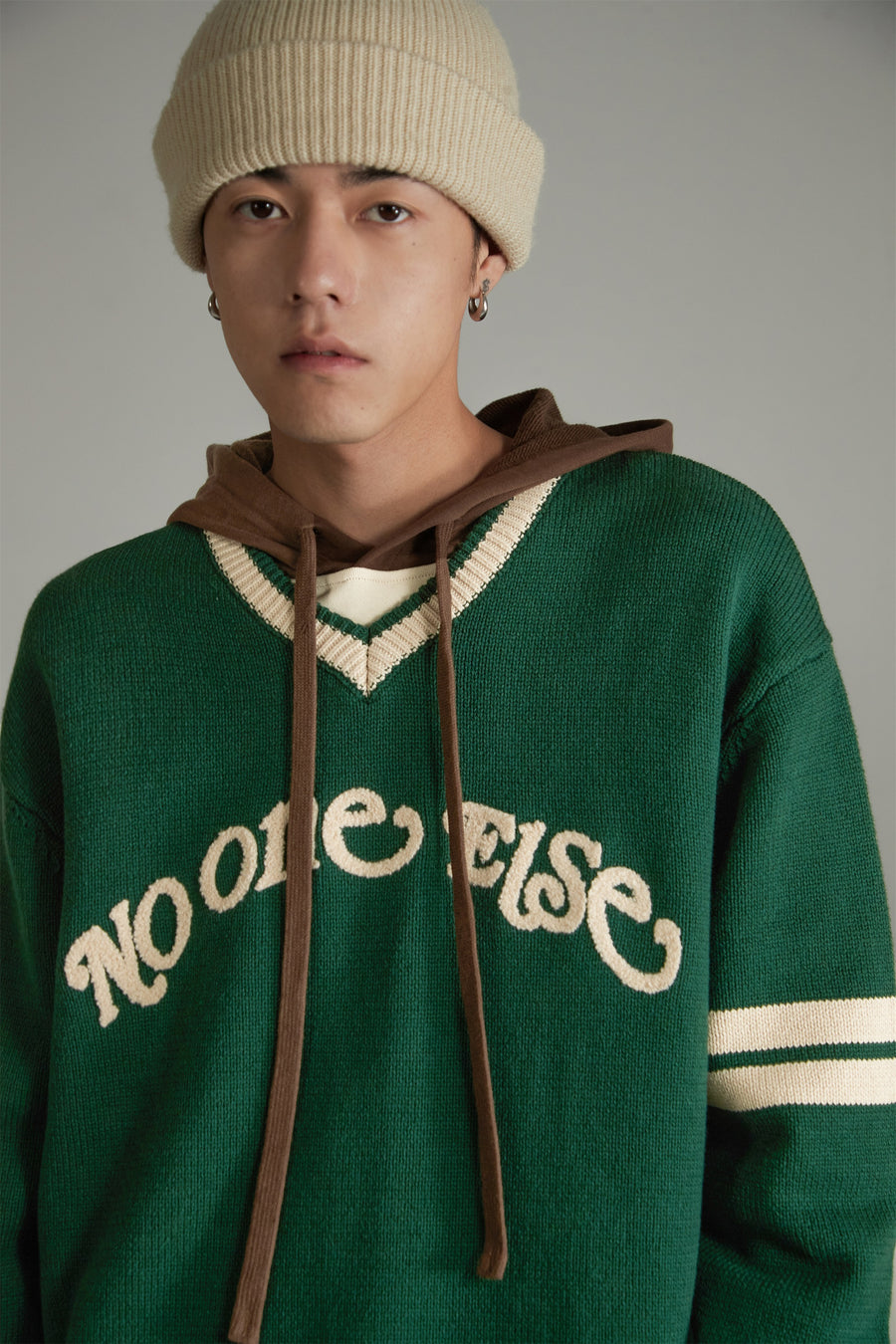 CHUU Noe Logo V-Neck Varsity Knit Sweater