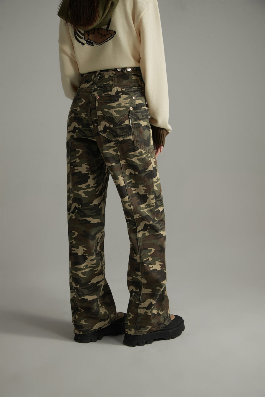 CHUU Camouflage Straight Casual Pants