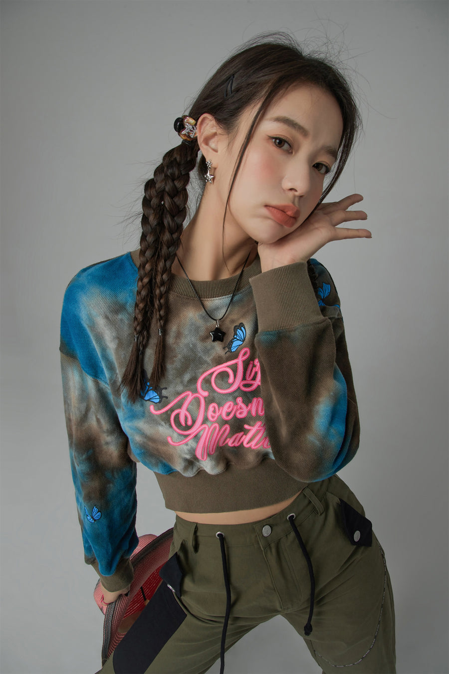 CHUU Printed Butterflies Cropped Sweatshirt