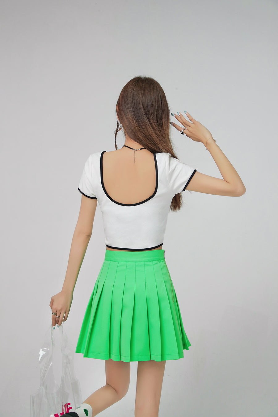 CHUU Deep U-Neck And Back Crop Top