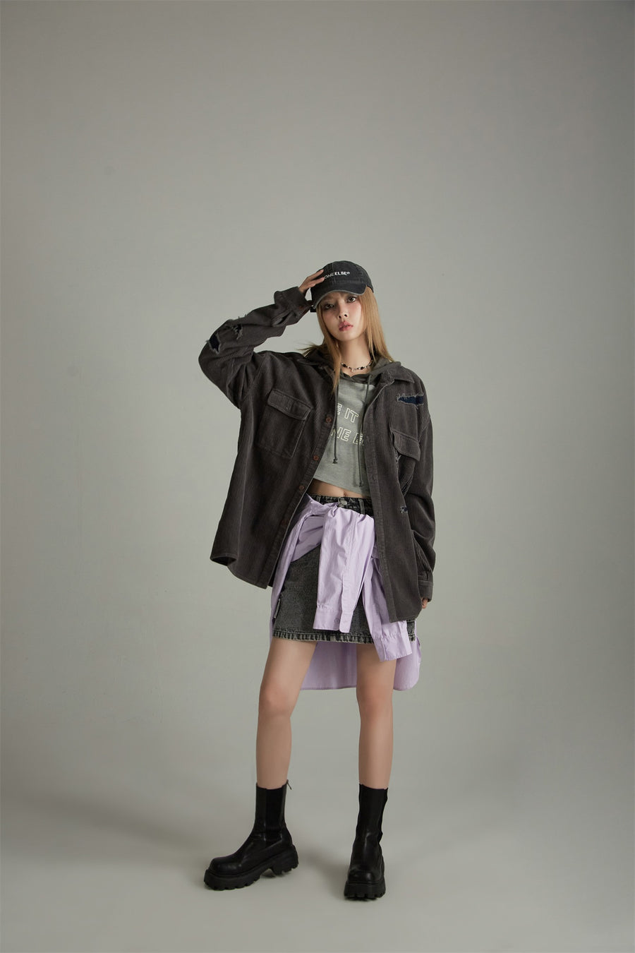 CHUU Two Toned Loose Fit Cropped Hoodie