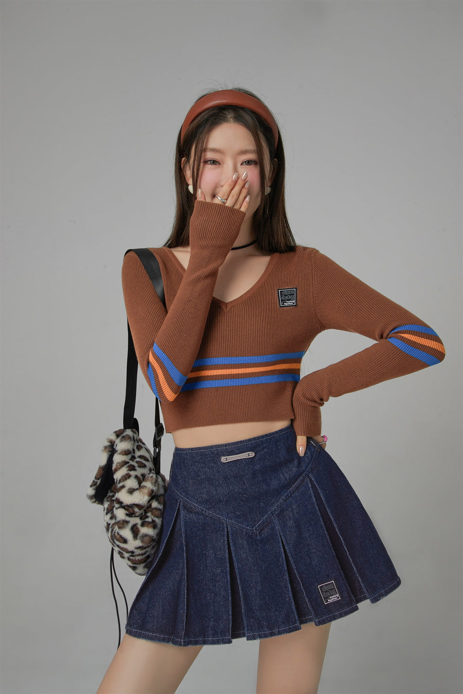 CHUU Unlock Stripes V-Neck Cropped Knit Sweater