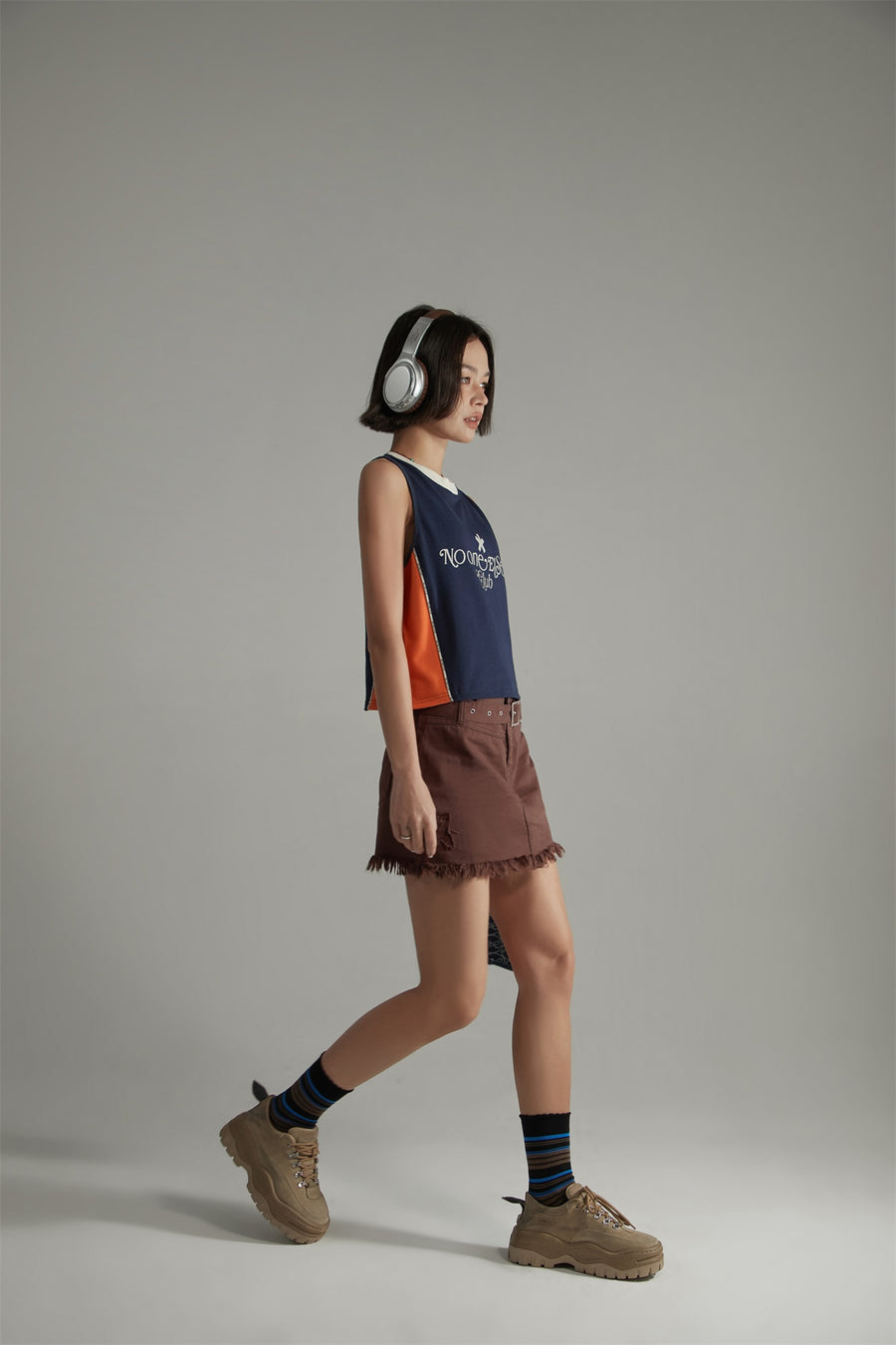 CHUU Noe Club Two Toned Sleeveless T-Shirt