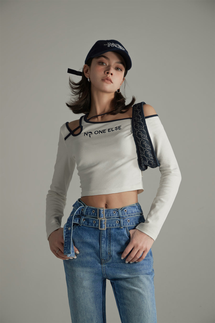 CHUU One Off The Shoulder Cropped Long Sleeve T-Shirt