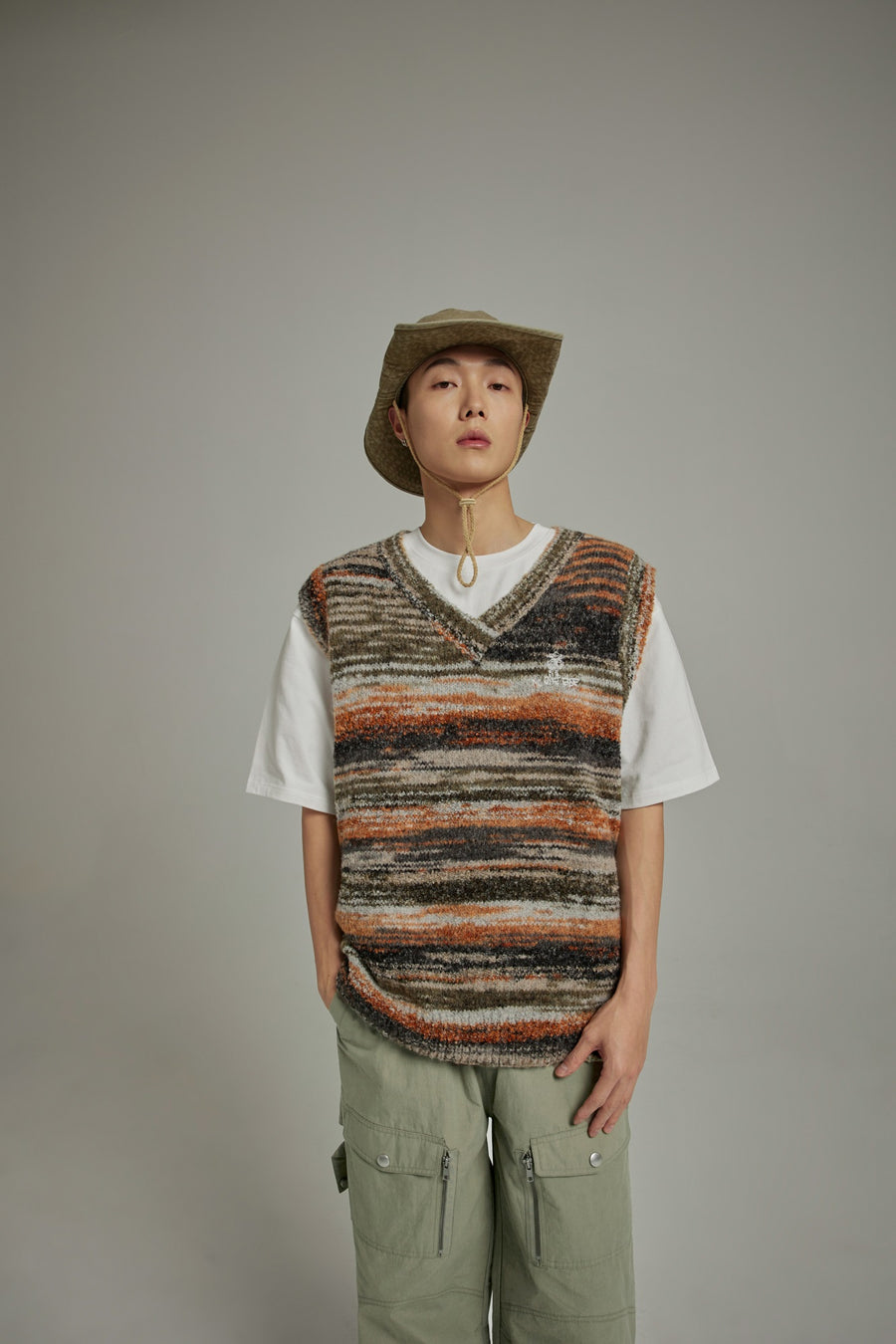 CHUU Mixed Color Blur Stripes Knit Vest