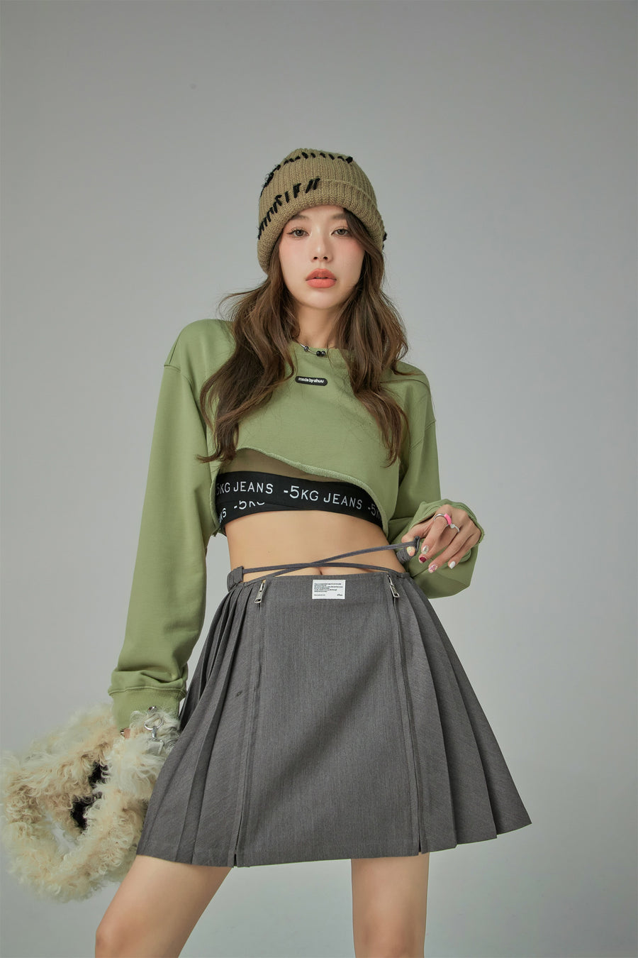 CHUU Simple Cut Crop Sweatshirt