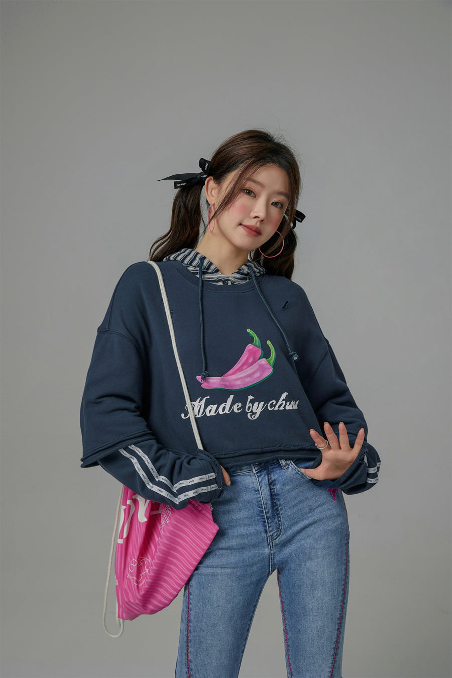 CHUU Just Fine Pink Chili Cropped Sweatshirt