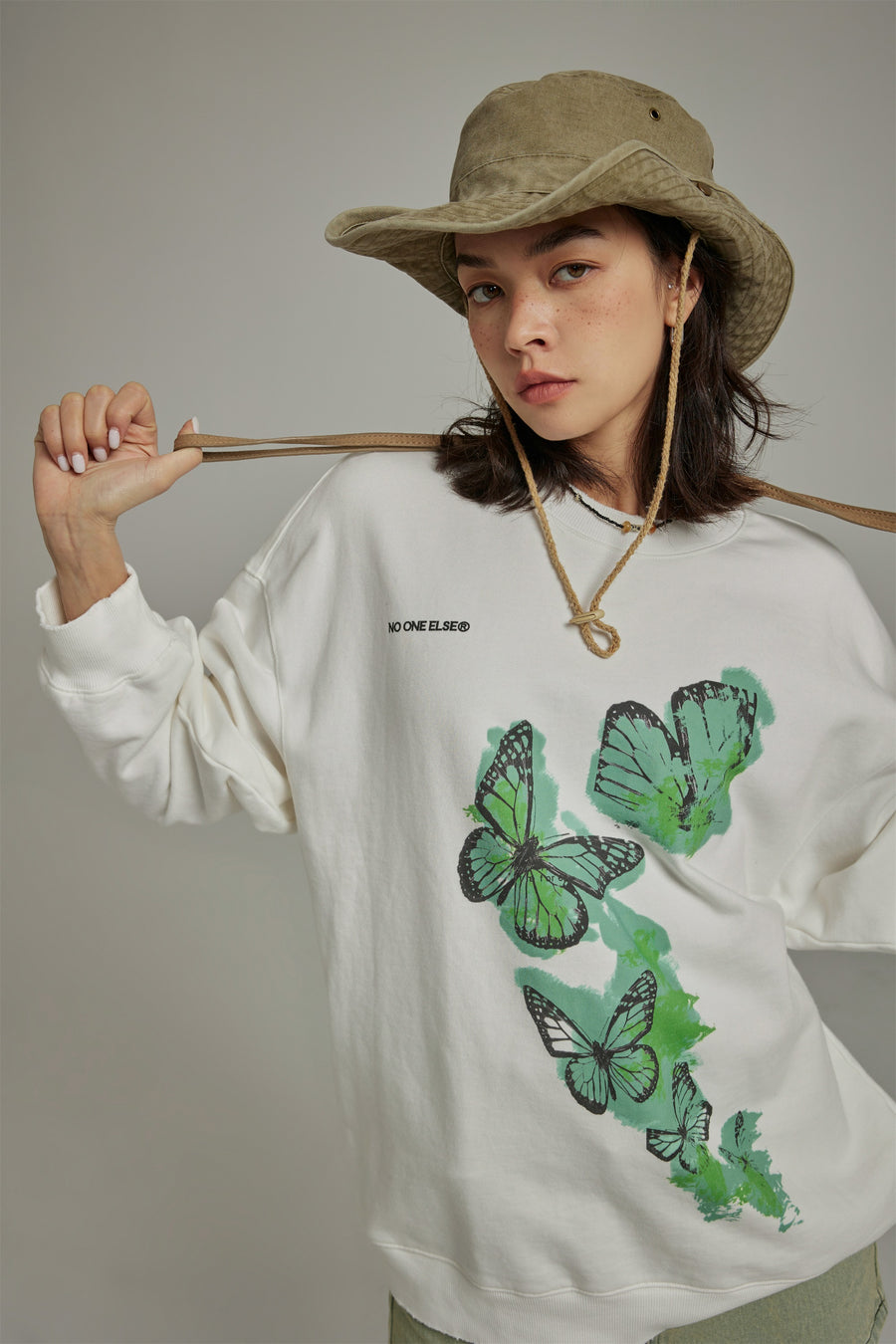 CHUU Butterflies Oversized Sweatshirt