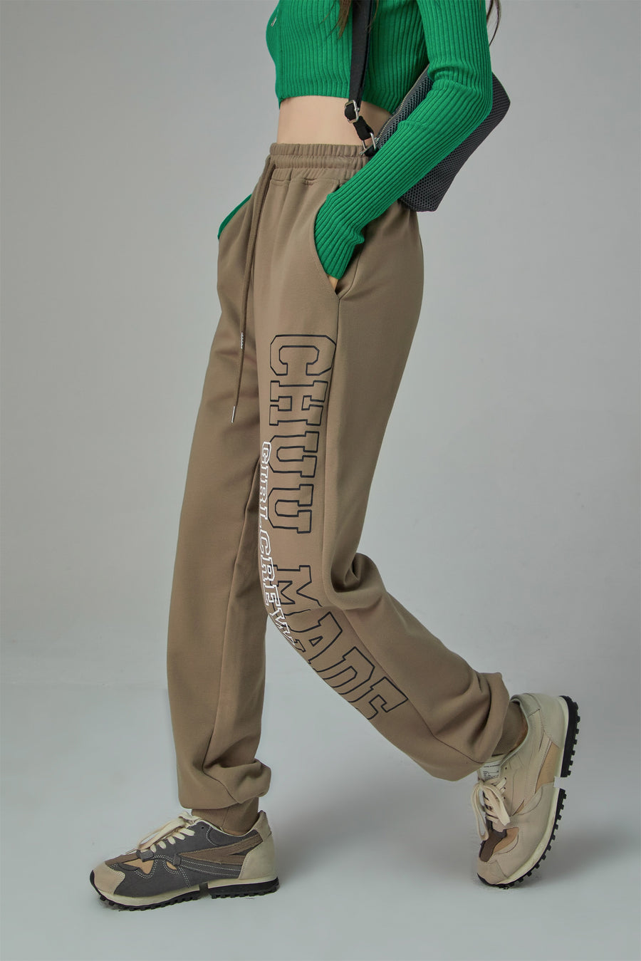 CHUU Stars That Shine High-Waist Jogger Pants