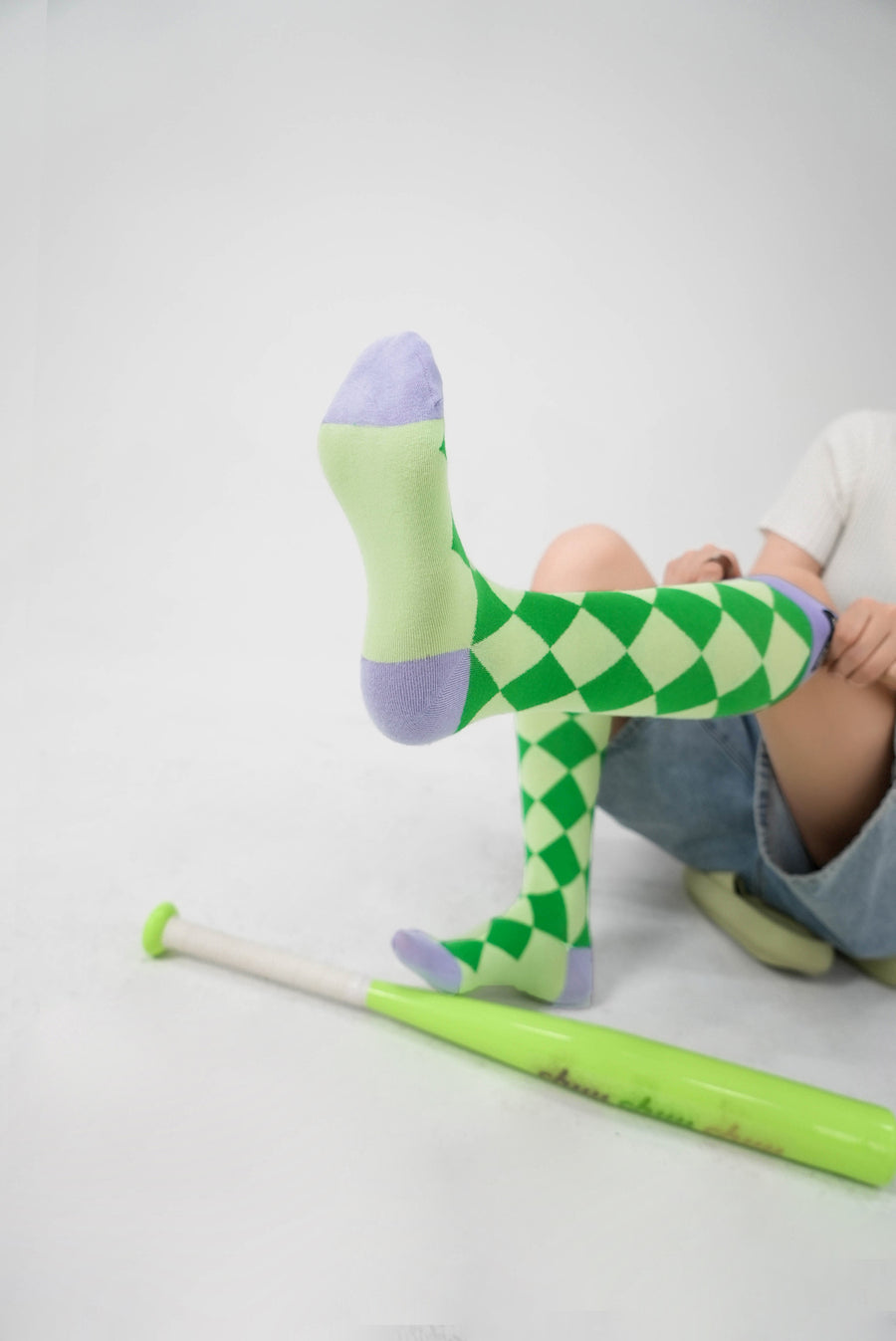 CHUU Diamond Check Mid-Calf Socks