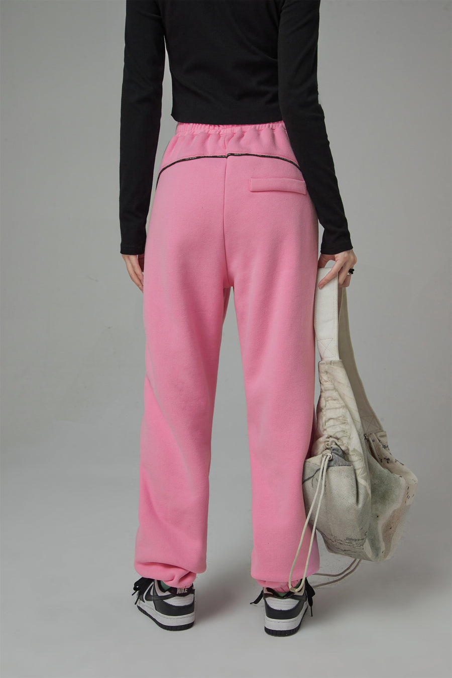 CHUU Chasing Love High-Waisted Jogger Pants