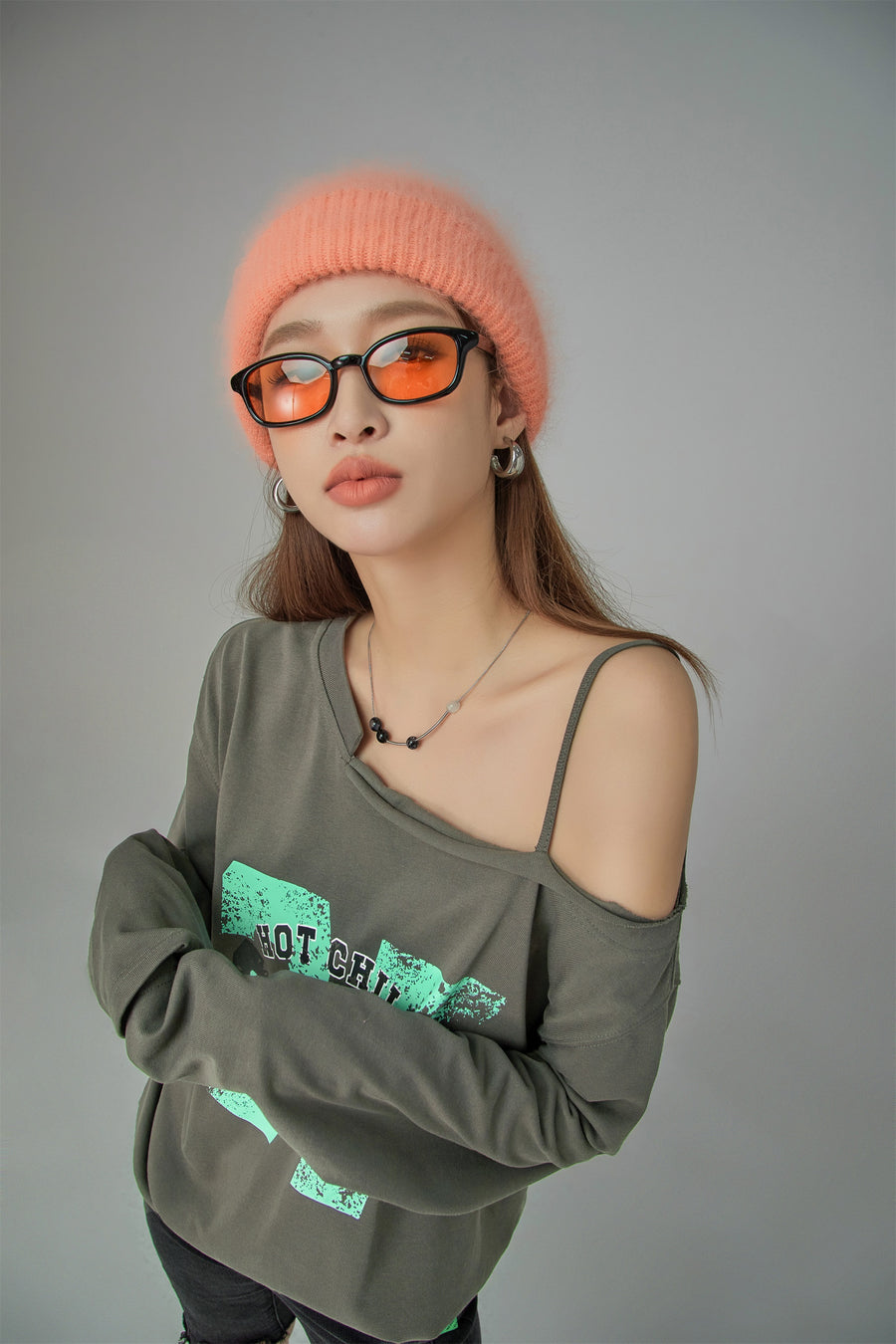 CHUU Hot Chilli Girl Crew Top