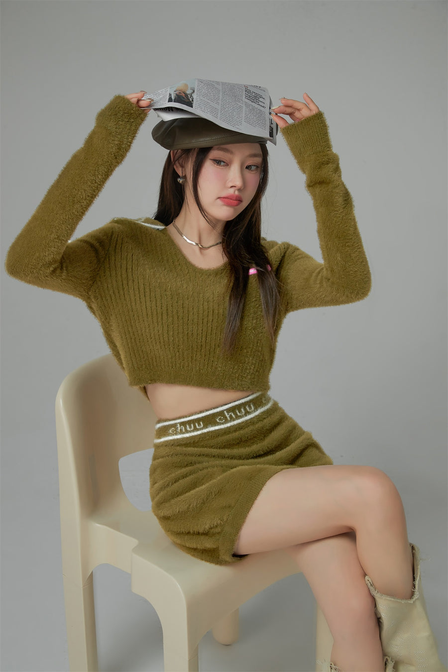 CHUU Your Sweetheart Open Collar Cropped Knit Top