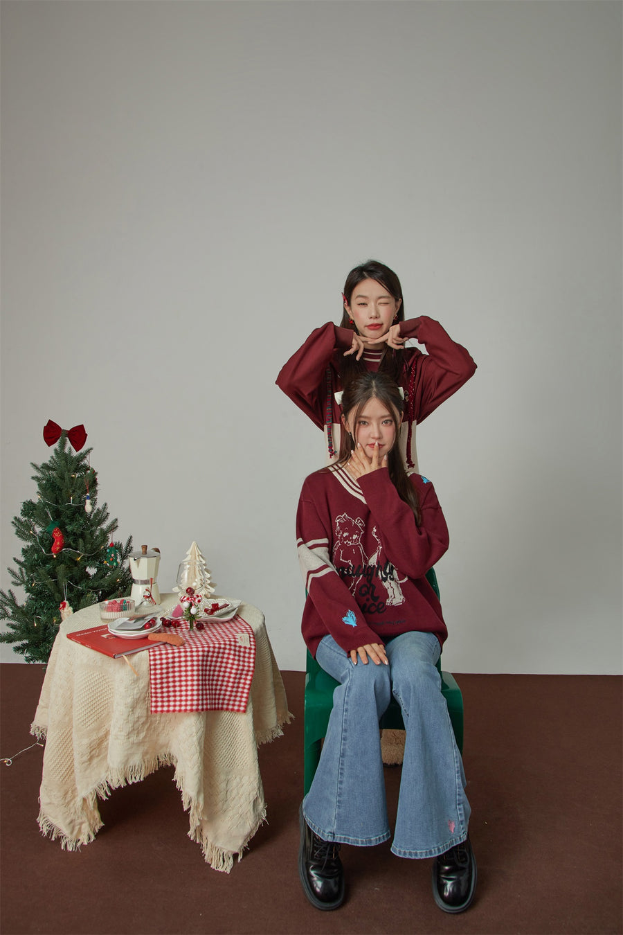 CHUU Angel And Devil V-Neck Knit Sweater