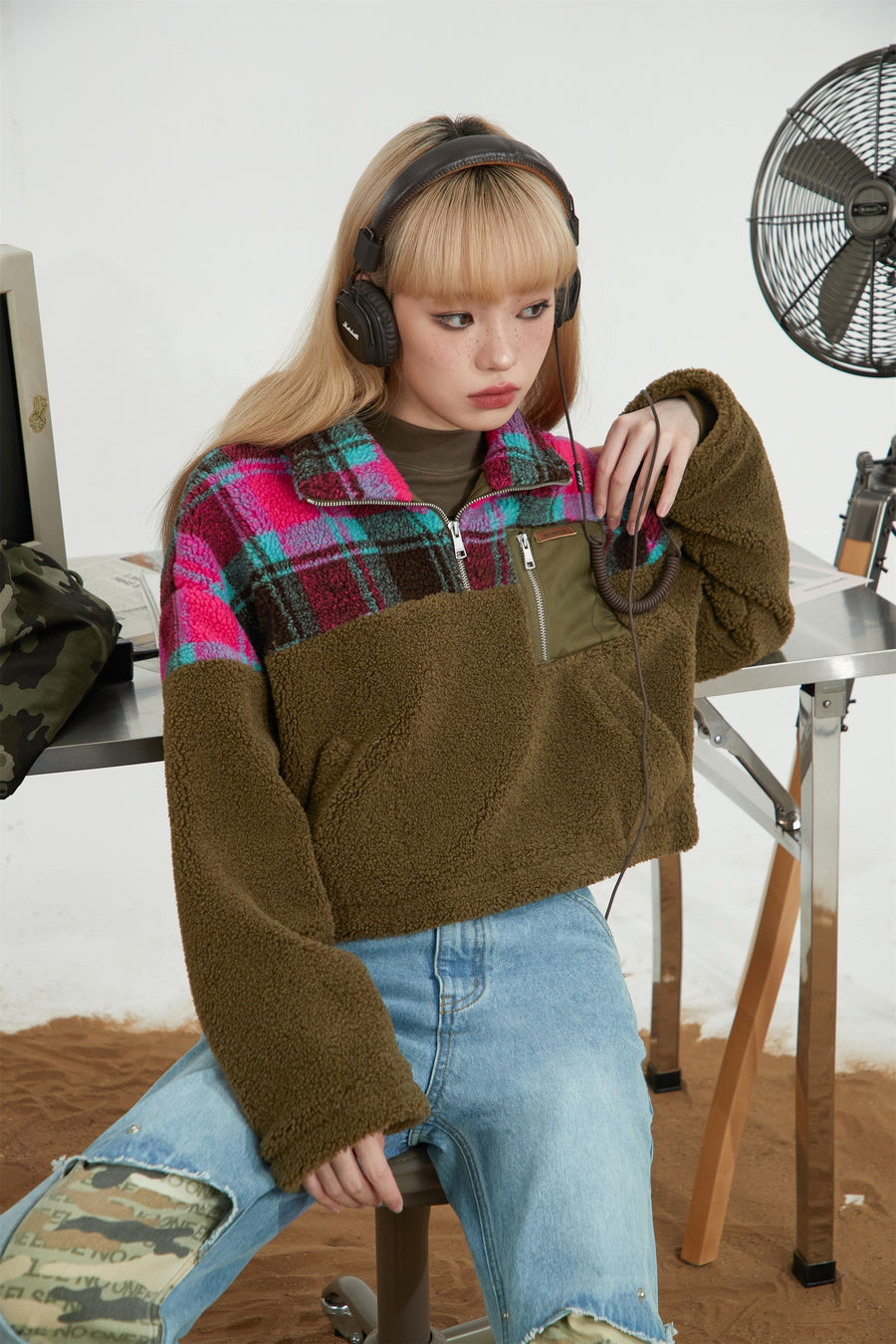 CHUU Crop Check Half Zip-Up Sweater