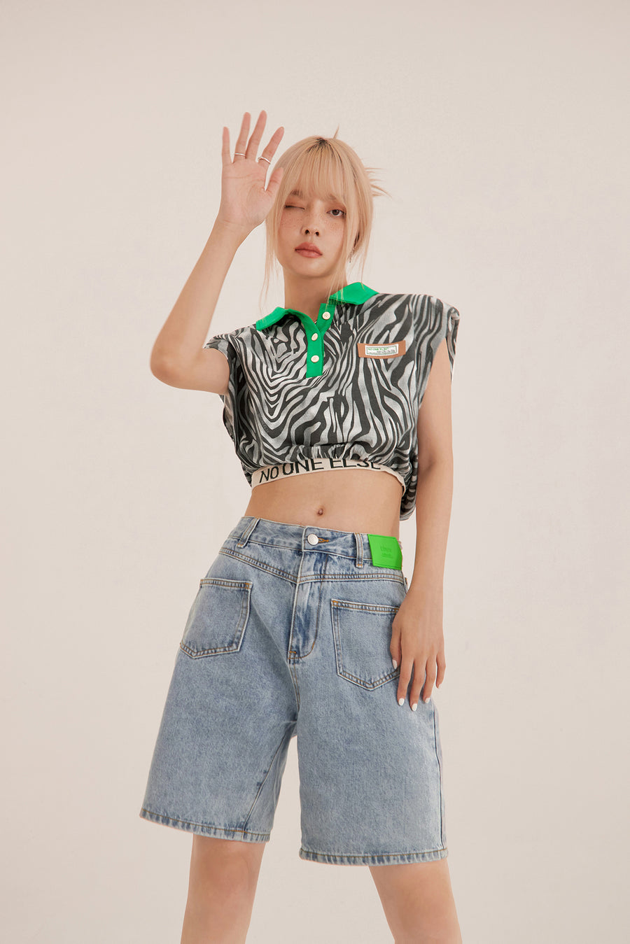 CHUU Zebra Loosefit Crop Sleeveless Top