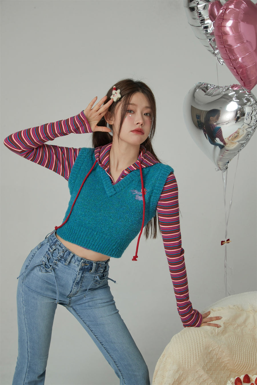 CHUU When I Am With You Embroidered V-Neck Sleeveless Knit Vest