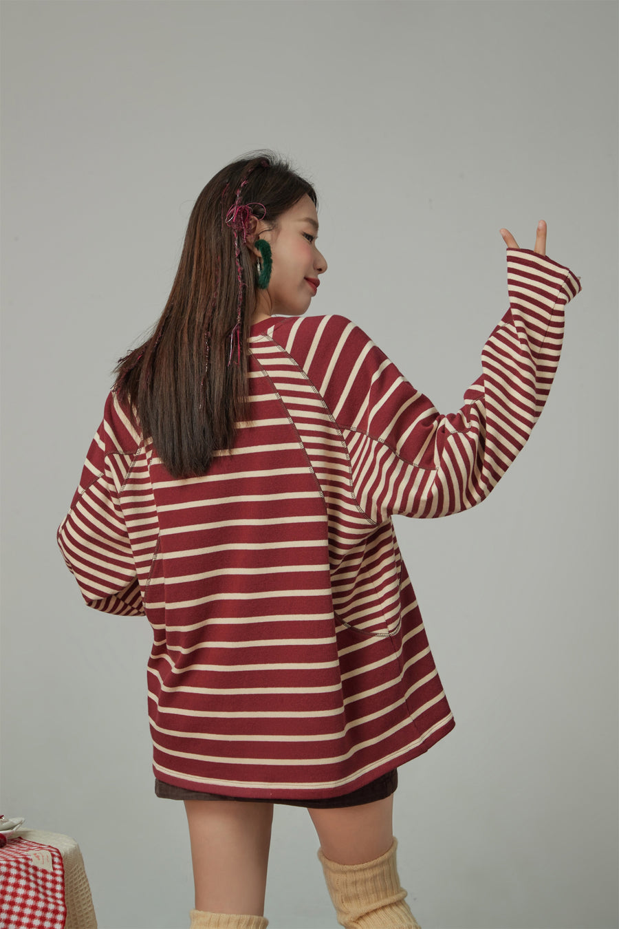 CHUU Cut To The Chase Striped Raglan T-Shirt