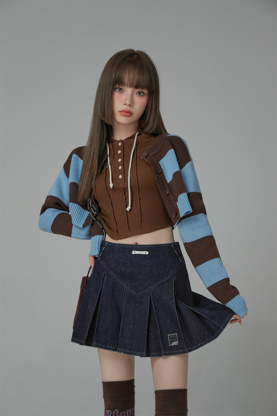 CHUU Kick It Colored Cropped Hooded Top