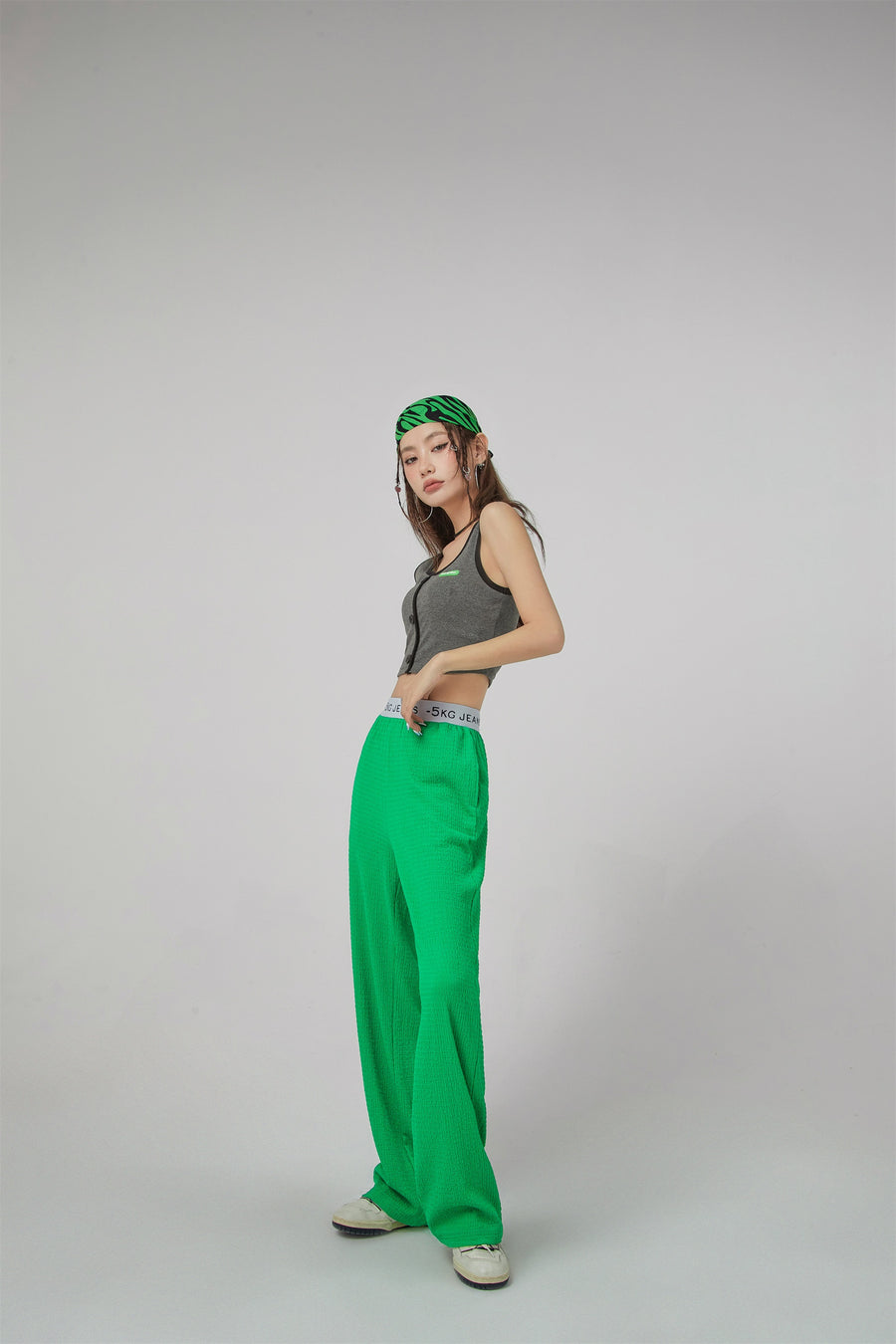 CHUU Front Button Crop Sleeveless Top