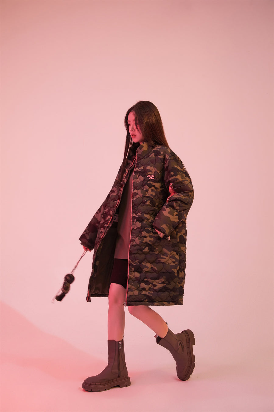 CHUU Louder Than A Lion Hot Girl Camouflage Loose-Fit Padded Coat