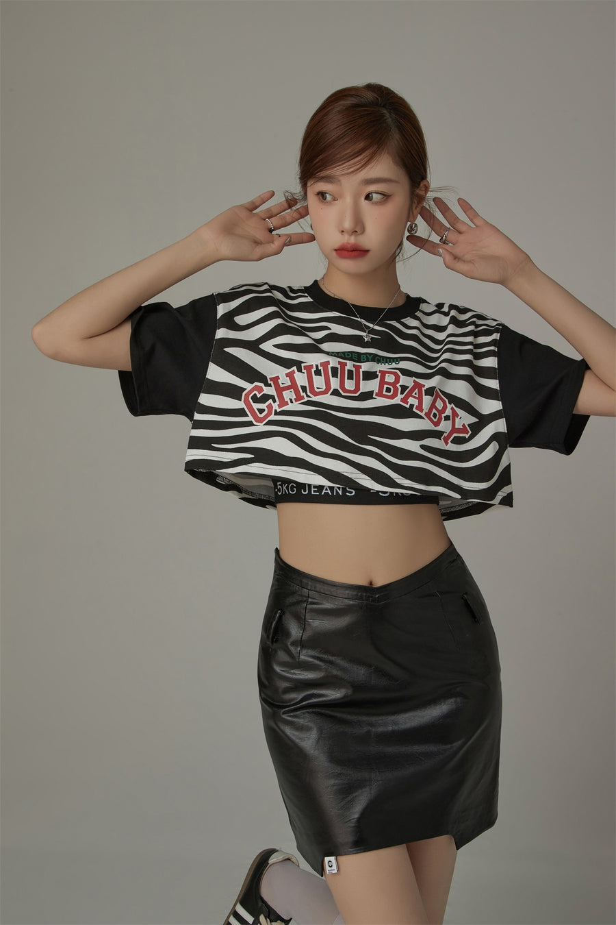 CHUU Zebra Contrast Cropped T-Shirt